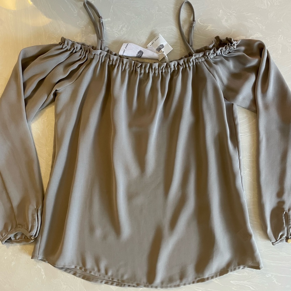 NWT Gray Off-the-Shoulder Top with Long Sleeves and Spaghetti Straps, Size Small